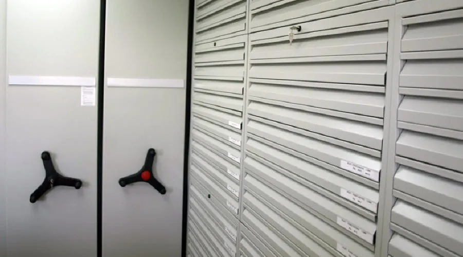 Producent af flytbare reoler, mobile skabe, metallager, kontormøbler, Polen