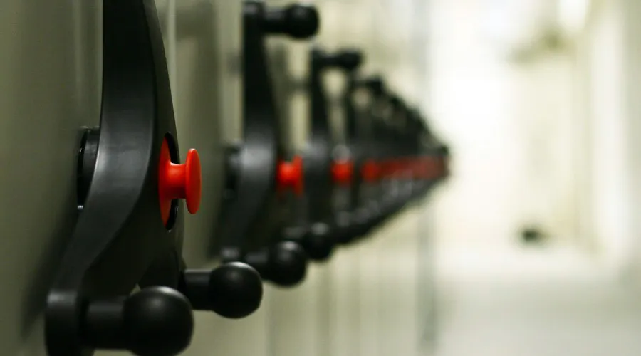 Producent af flytbare reoler, mobile skabe, metallager, kontormøbler, Polen