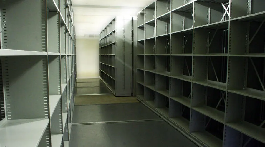 Producent af flytbare reoler, mobile skabe, metallager, kontormøbler, Polen